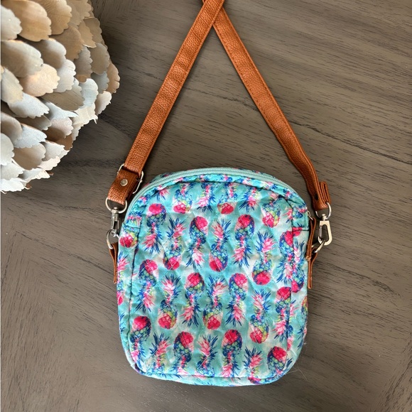 Stone Mountain crossbody- like new - Picture 2 of 3